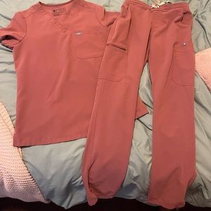 FIGS old mauve set in xs (top) and xxs (bottoms)